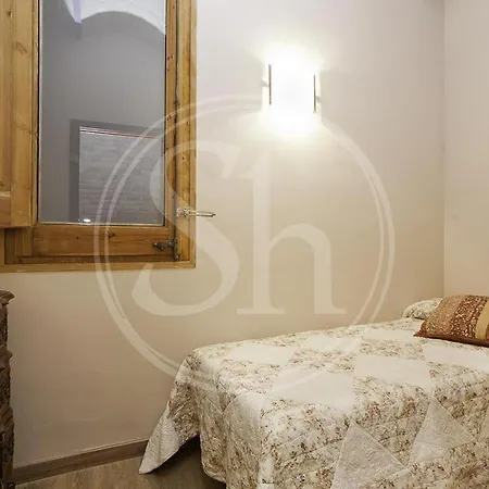 Practico Apartamento En Gracia Barcelona Exterior photo